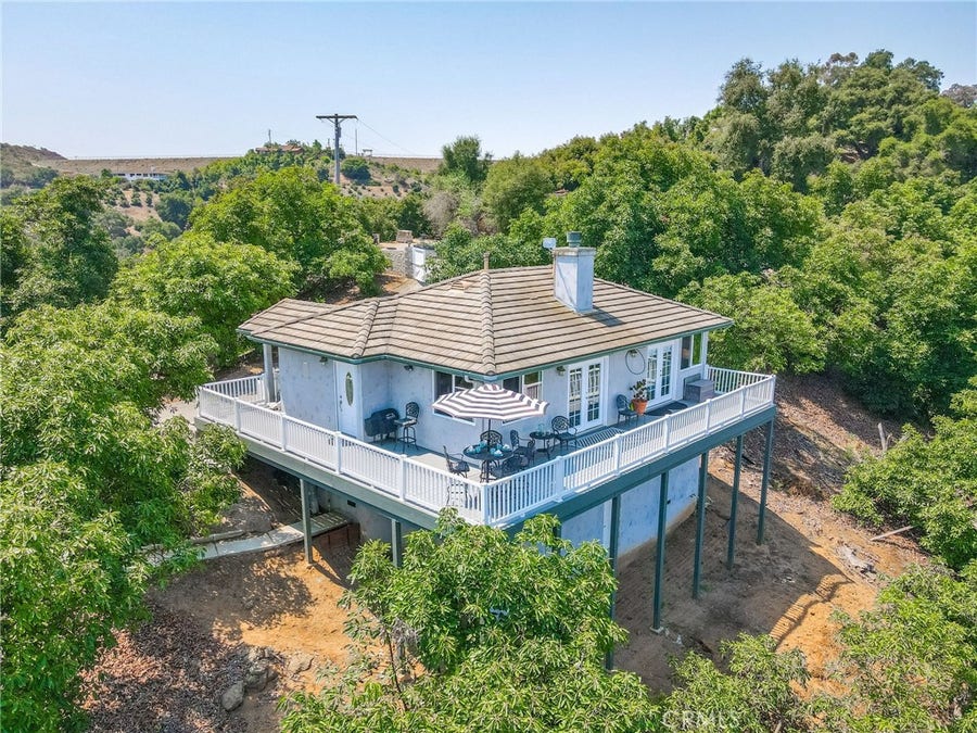 Property photo for 2125 Puerto Del Mundo, Fallbrook, CA