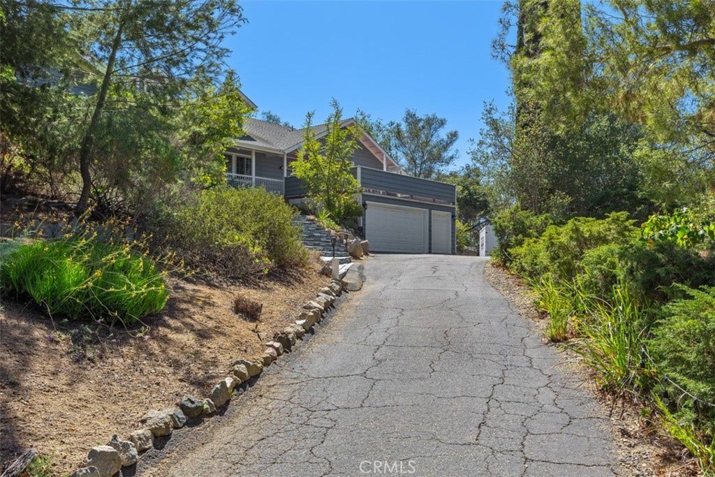 1619 Ranchwood Lane, Fallbrook, CA 92028 1619 Ranchwood Lane, Fallbrook, CA 92028
