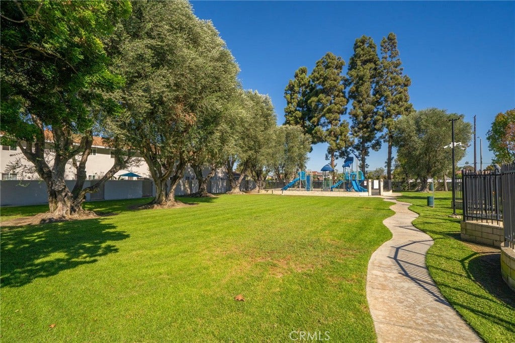 19875 Kingswood, Huntington Beach, CA 92646