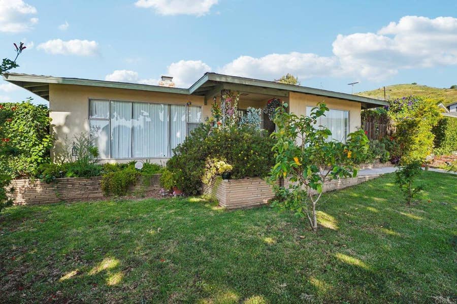 Property photo for 437 Court Ave, Ventura, CA