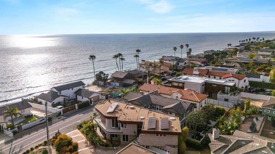 Property photo for 1477 Neptune Avenue, Encinitas, CA