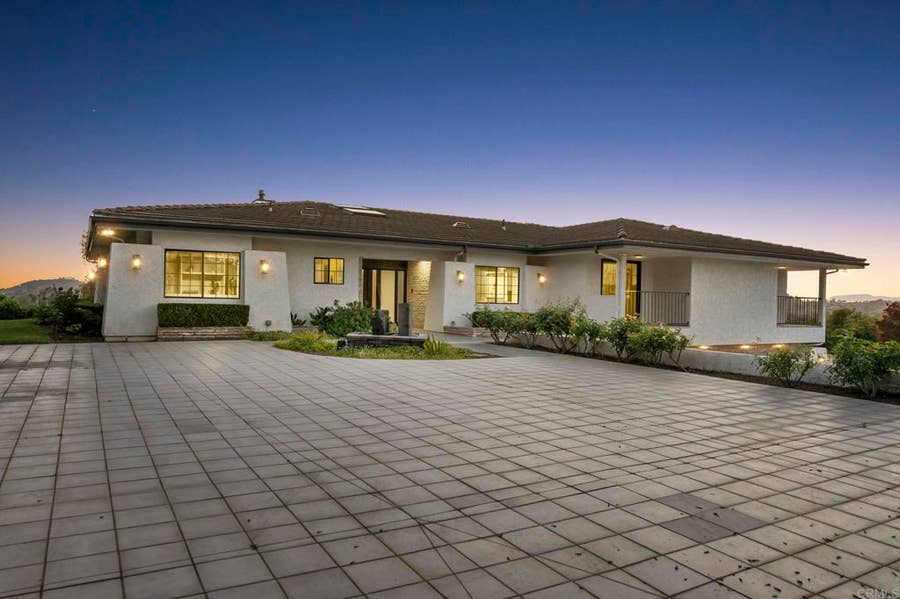 Property photo for 19 Gateview Drive, Fallbrook, CA