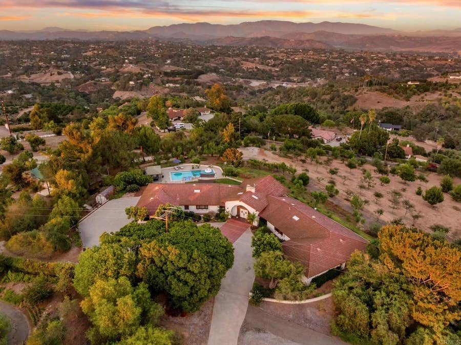 Property photo for 4280 Los Vecinos, Fallbrook, CA