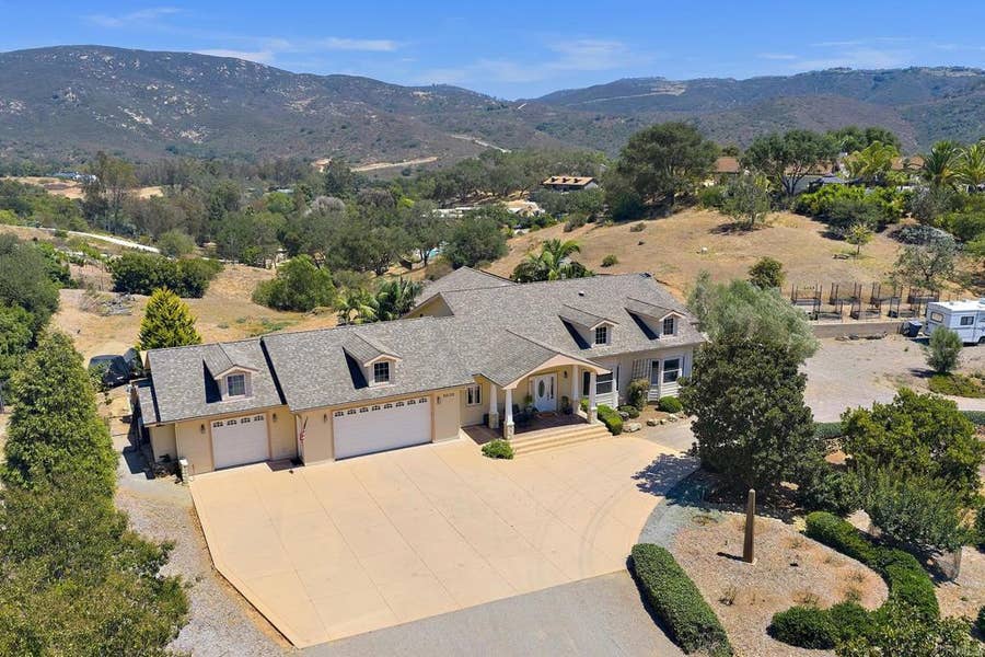 Property photo for 20125 Colina Encantada Way, Escondido, CA