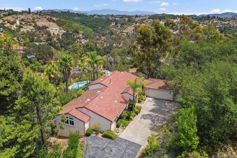 Property photo for 2718 Via Del Robles, Fallbrook, CA
