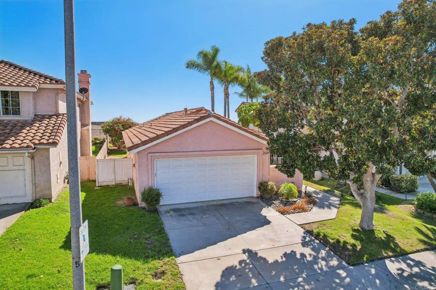 Property photo for 2124 Redwood Crst, Vista, CA