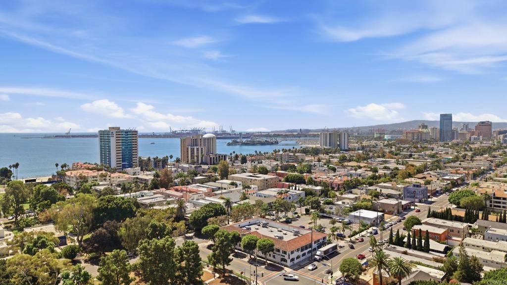 2075 E Appleton Street, #27, Long Beach, CA 90803 2075 E Appleton Street, #27, Long Beach, CA 90803