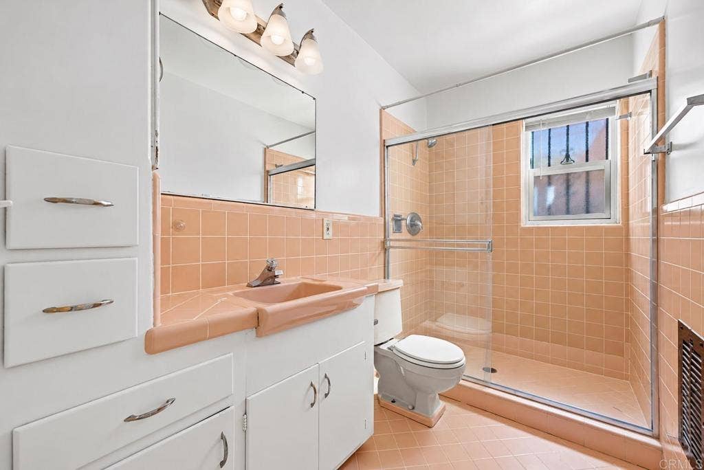 2075 E Appleton Street, #27, Long Beach, CA 90803 2075 E Appleton Street, #27, Long Beach, CA 90803