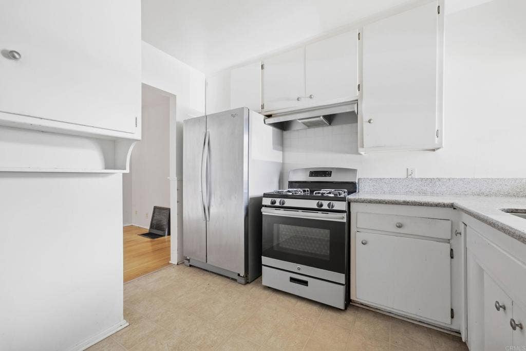 2075 E Appleton Street, #27, Long Beach, CA 90803 2075 E Appleton Street, #27, Long Beach, CA 90803
