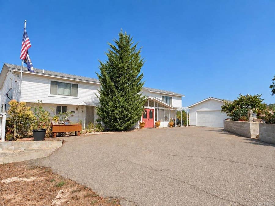 Property photo for 1701 Acacia Lane, Fallbrook, CA