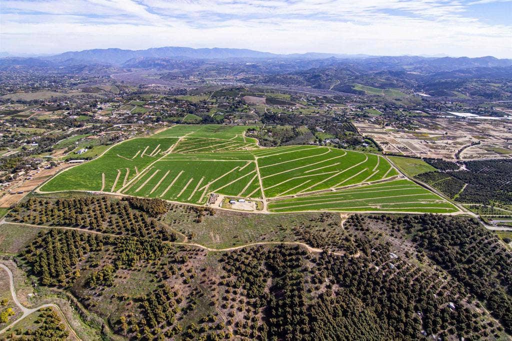 31092 Via Puerta Del Sol, Bonsall, CA 92003