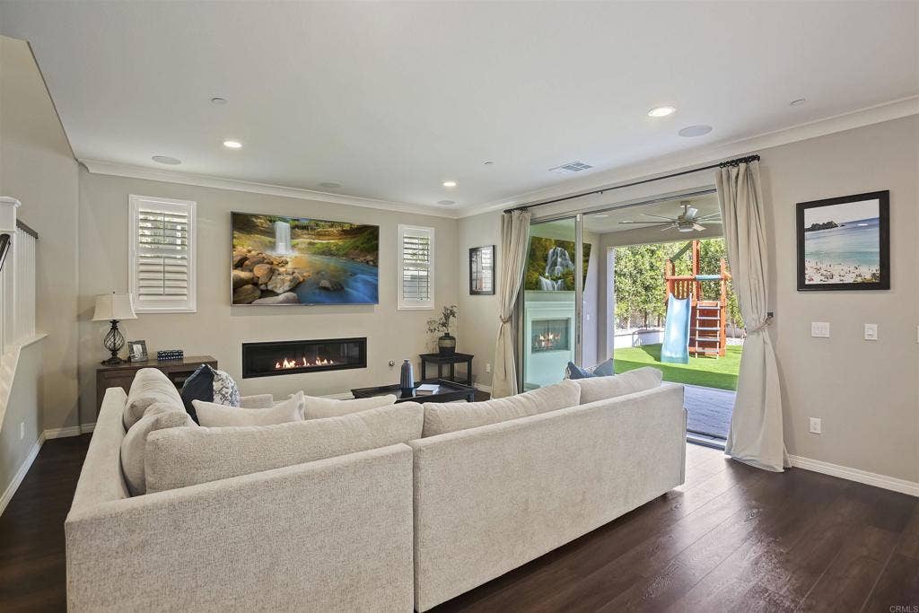 250 Treasure Drive, San Marcos, CA 92078 250 Treasure Drive, San Marcos, CA 92078