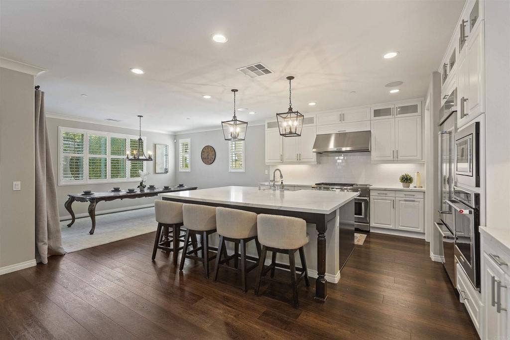 250 Treasure Drive, San Marcos, CA 92078 250 Treasure Drive, San Marcos, CA 92078