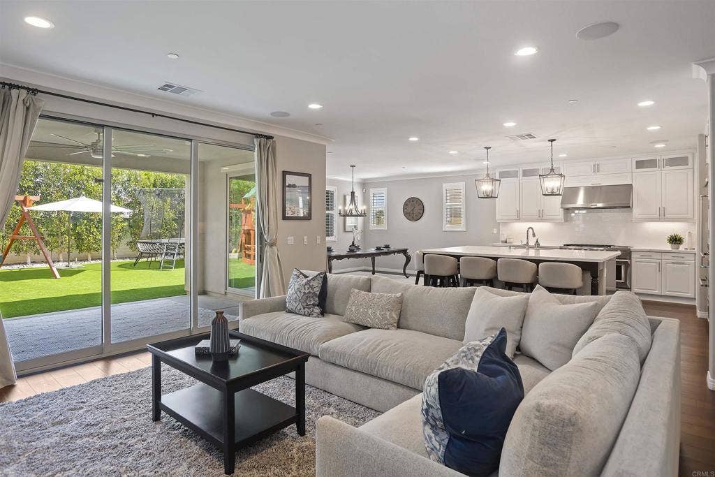 250 Treasure Drive, San Marcos, CA 92078 250 Treasure Drive, San Marcos, CA 92078