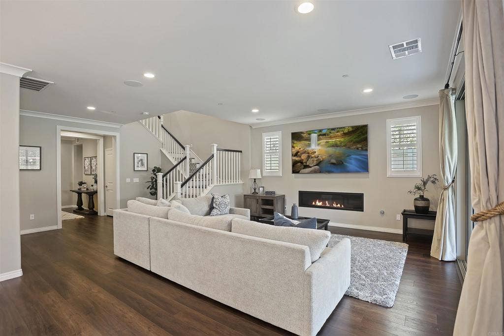250 Treasure Drive, San Marcos, CA 92078 250 Treasure Drive, San Marcos, CA 92078
