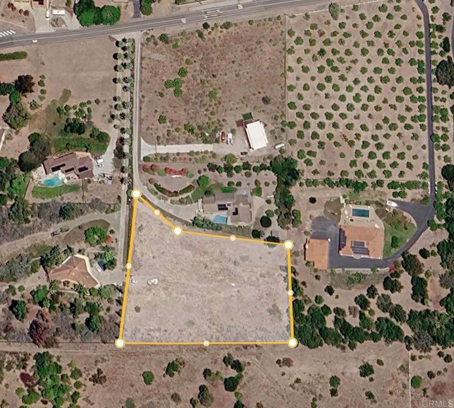 Property photo for 5016 Sleeping Indian Rd, Fallbrook, CA