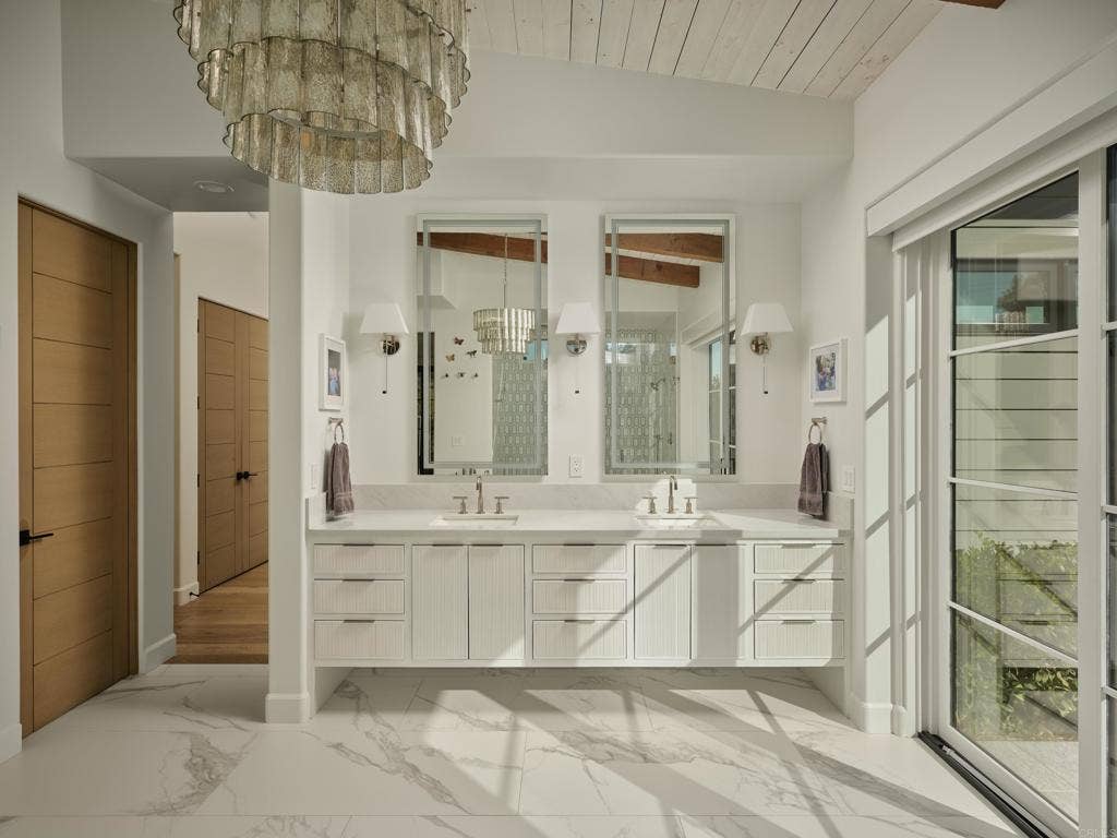 7555 Northern Lights, San Diego, CA 92127 Master Bath/Spa