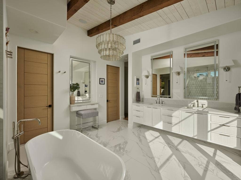 7555 Northern Lights, San Diego, CA 92127 Master Bath/Spa