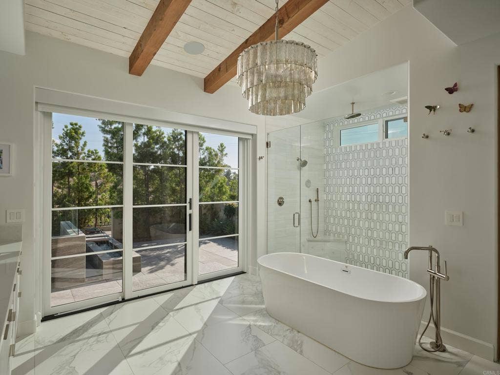7555 Northern Lights, San Diego, CA 92127 Master Bath/Spa