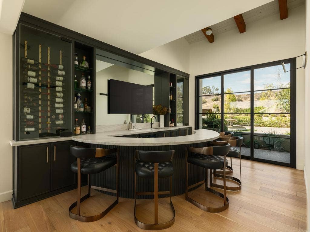7555 Northern Lights, San Diego, CA 92127 bar