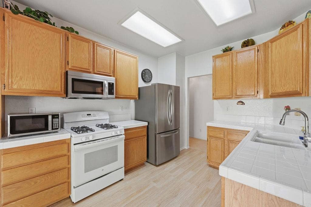 33012 Regina Drive, Temecula, CA 92592