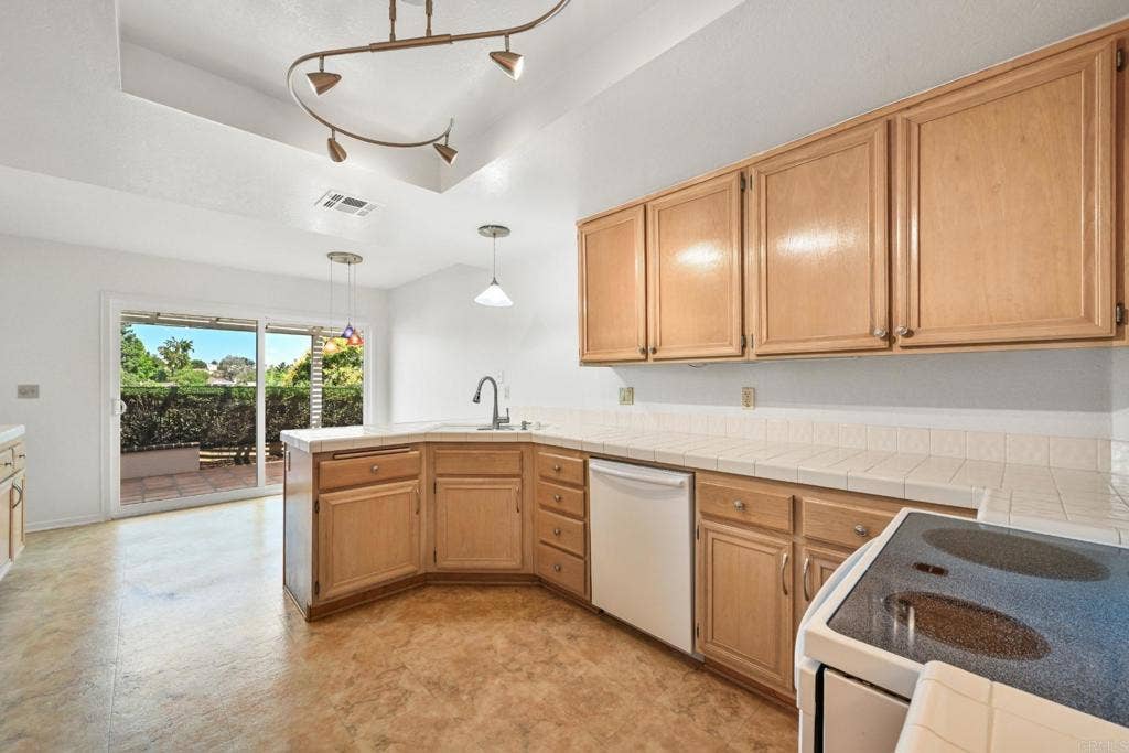 1242 Rue Saint Moritz, San Marcos, CA 92078 1242 Rue Saint Moritz, San Marcos, CA 92078