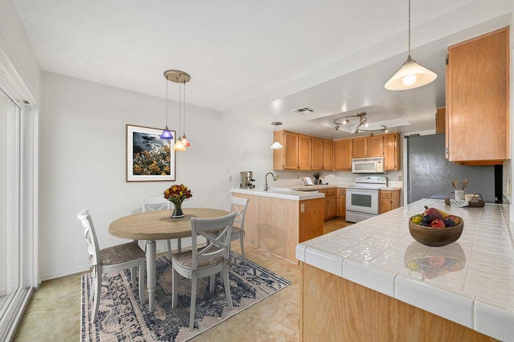 1242 Rue Saint Moritz, San Marcos, CA 92078 Virtually Staged