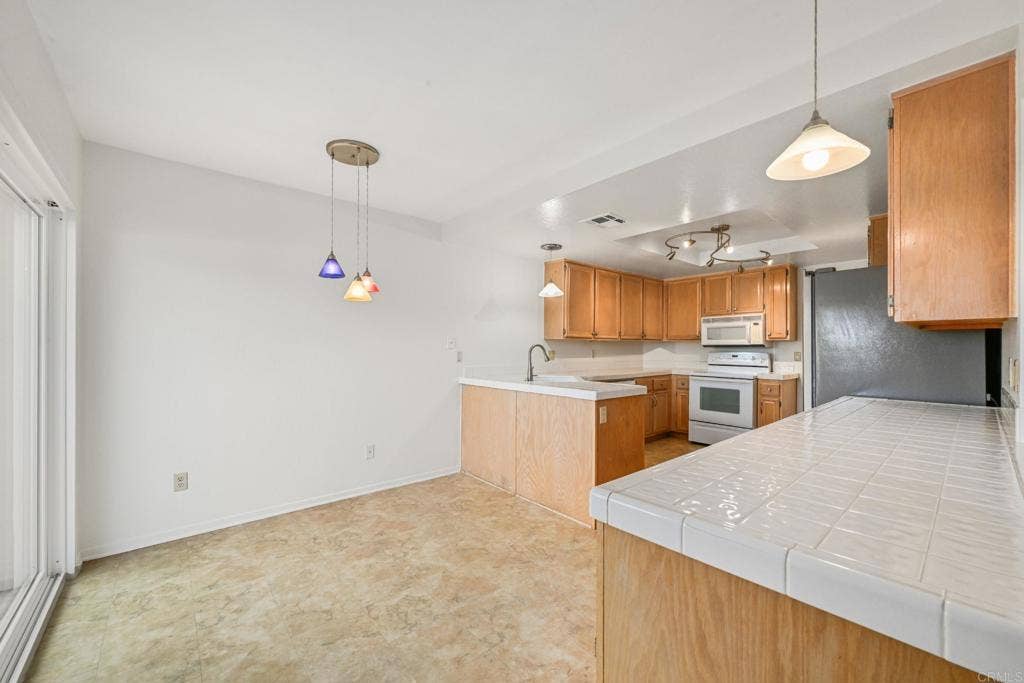 1242 Rue Saint Moritz, San Marcos, CA 92078 1242 Rue Saint Moritz, San Marcos, CA 92078