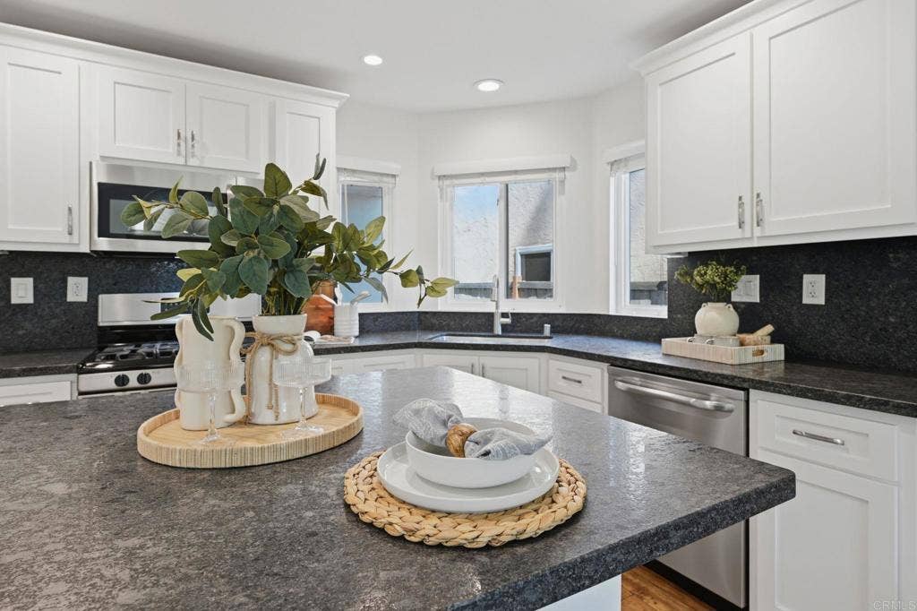 1866 Via Primero, Oceanside, CA 92056 1866 Via Primero, Oceanside, CA 92056