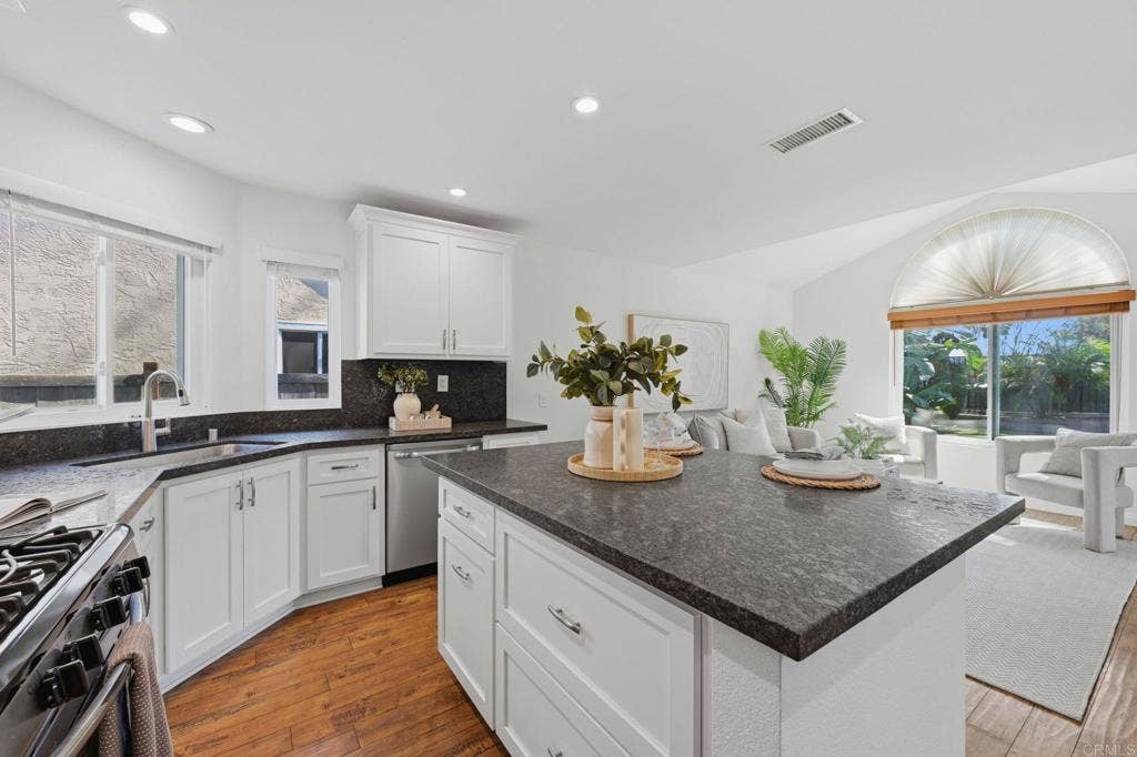 1866 Via Primero, Oceanside, CA 92056 1866 Via Primero, Oceanside, CA 92056