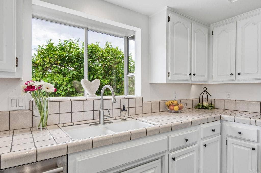 23474 Silver Strike Drive, Canyon Lake, CA 92587