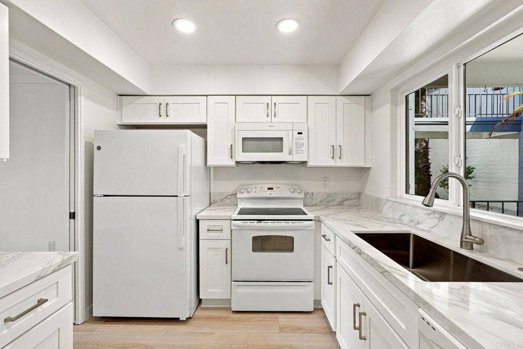 3612 Vista Bella, Oceanside, CA 92056 3612 Vista Bella, Oceanside, CA 92056