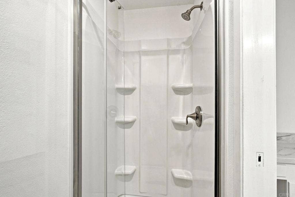 3612 Vista Bella, Oceanside, CA 92056 Owners Bathroom Shower