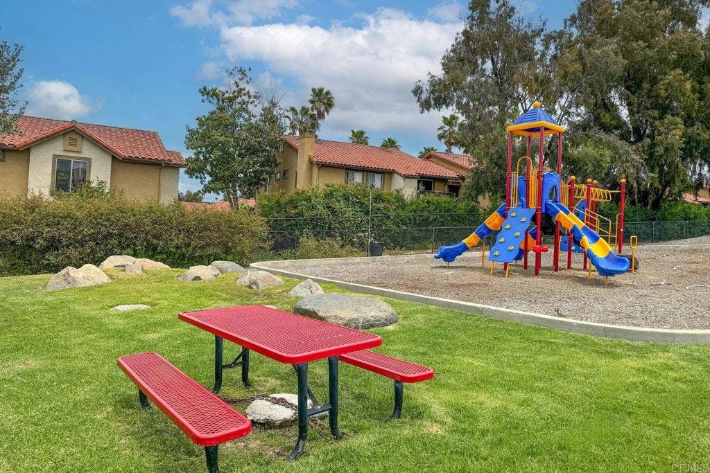 621 Paseo Rio, Vista, CA 92081