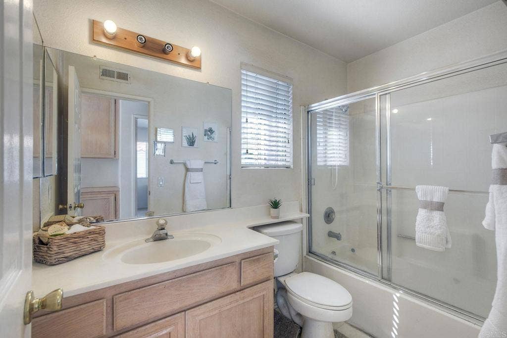 621 Paseo Rio, Vista, CA 92081