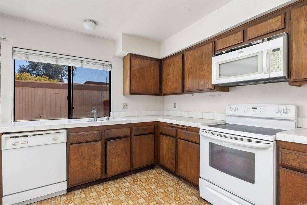 2714 Via Juanita, Carlsbad, CA 92010 2714 Via Juanita, Carlsbad, CA 92010