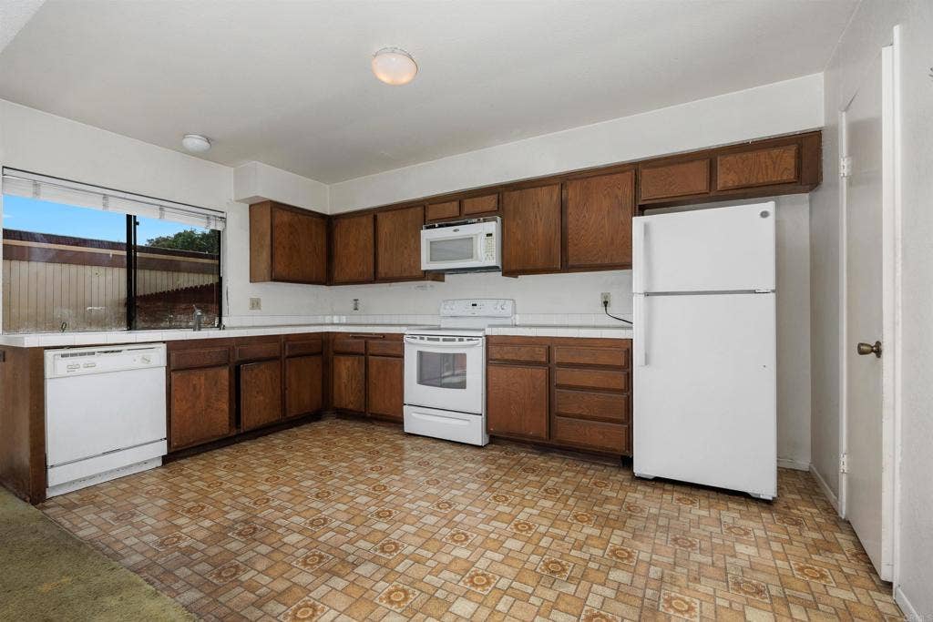 2714 Via Juanita, Carlsbad, CA 92010 2714 Via Juanita, Carlsbad, CA 92010