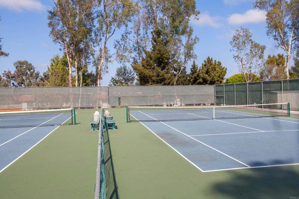 2714 Via Juanita, Carlsbad, CA 92010 Community tennis