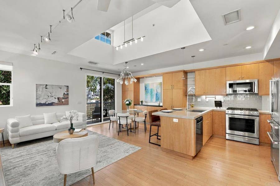 Property photo for 1222 N. Coast Hwy 101, Encinitas, CA