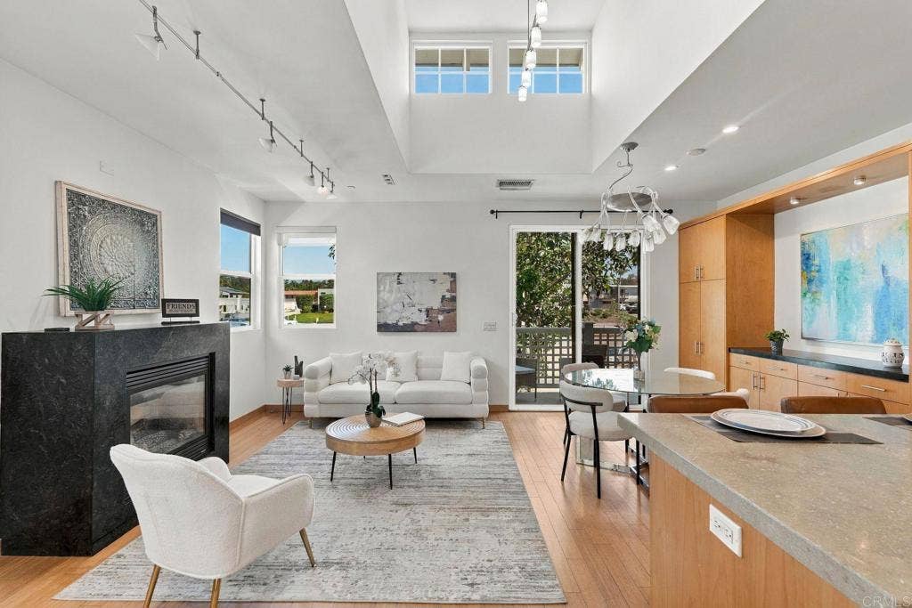 1222 N. Coast Hwy 101, Encinitas, CA 92024 1222 N. Coast Hwy 101, Encinitas, CA 92024