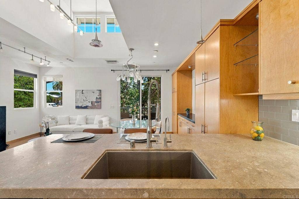 1222 N. Coast Hwy 101, Encinitas, CA 92024 1222 N. Coast Hwy 101, Encinitas, CA 92024