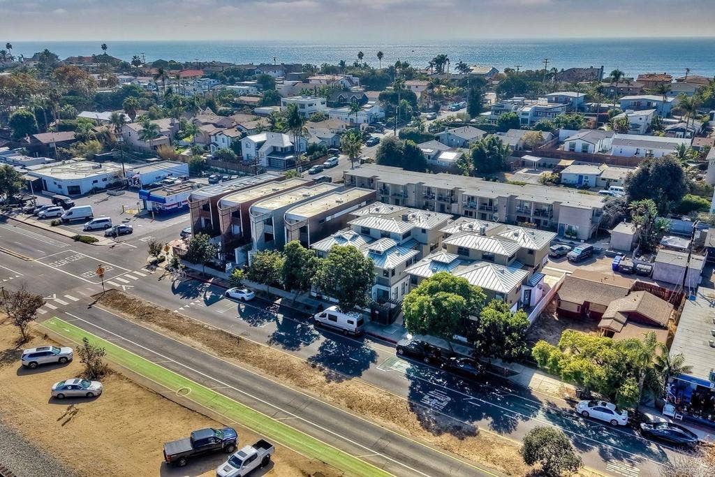 1222 N. Coast Hwy 101, Encinitas, CA 92024 1222 N. Coast Hwy 101, Encinitas, CA 92024