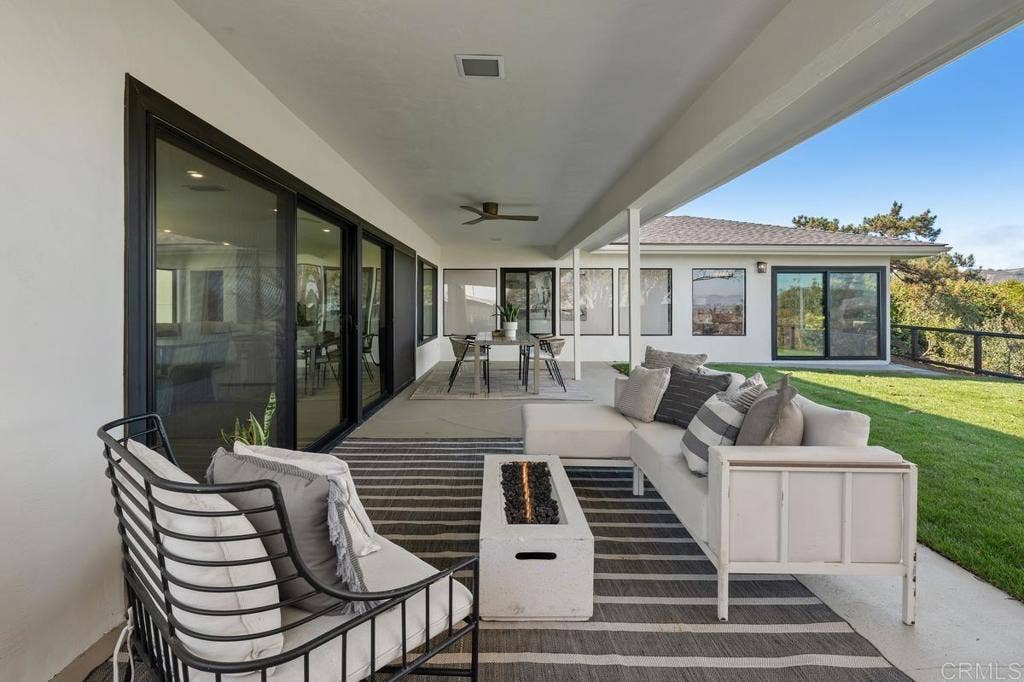 5877 Soledad Mountain Road, La Jolla, CA 92037