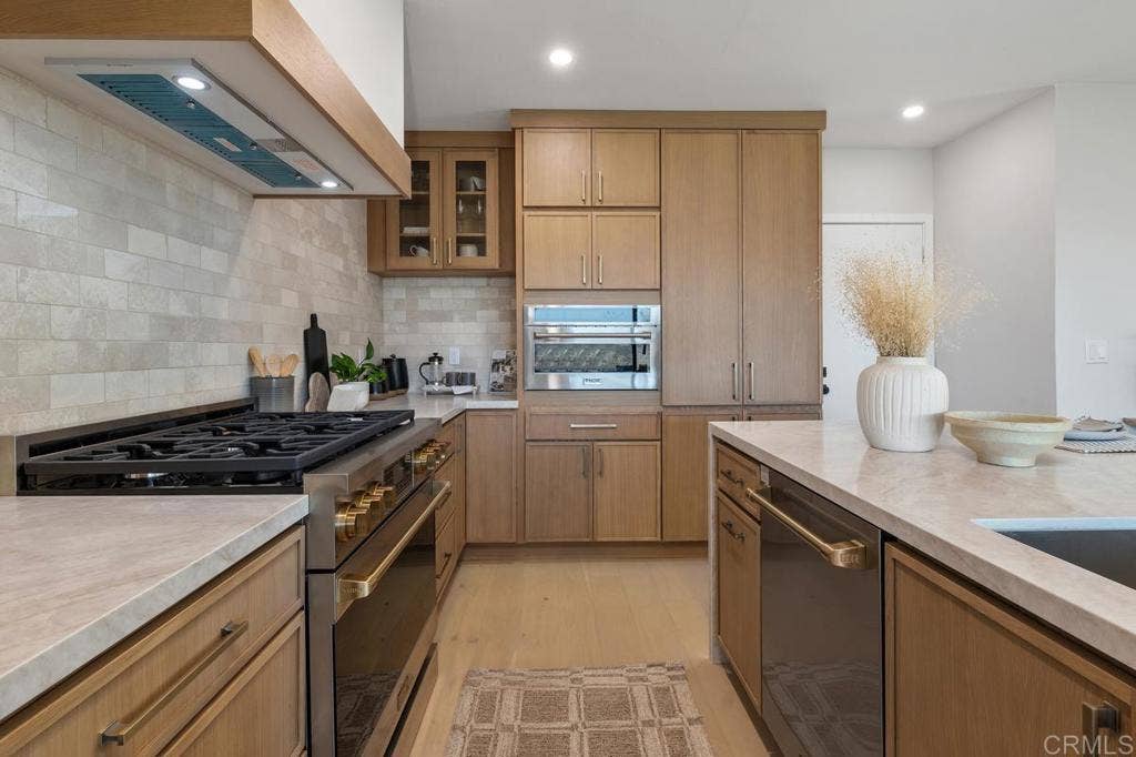 5877 Soledad Mountain Road, La Jolla, CA 92037