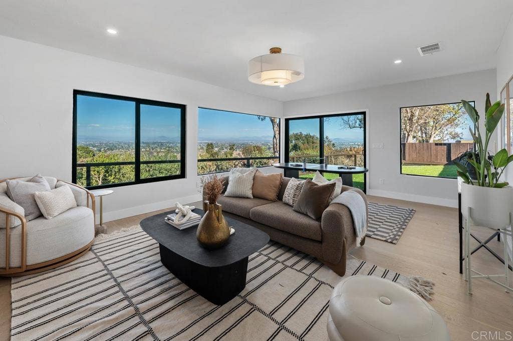 5877 Soledad Mountain Road, La Jolla, CA 92037