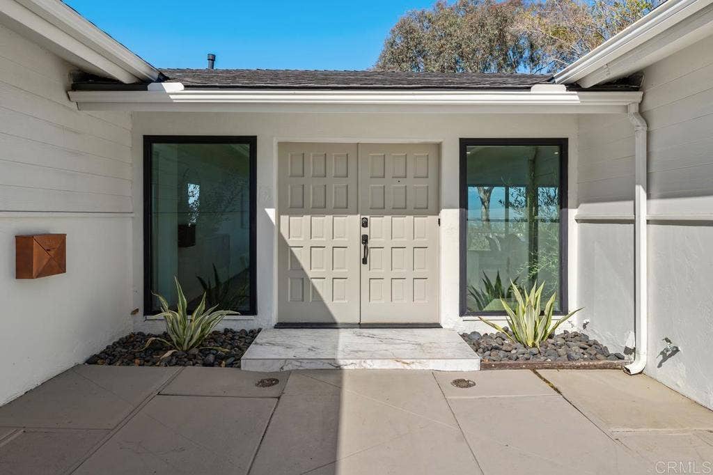 5877 Soledad Mountain Road, La Jolla, CA 92037