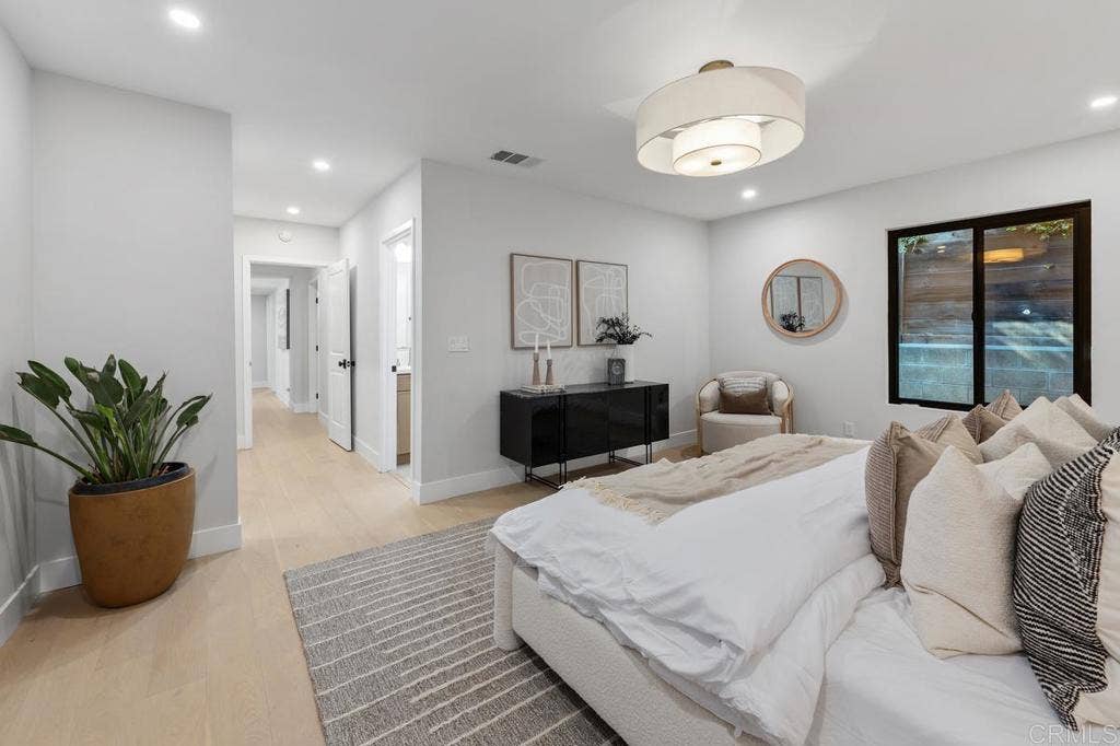 5877 Soledad Mountain Road, La Jolla, CA 92037