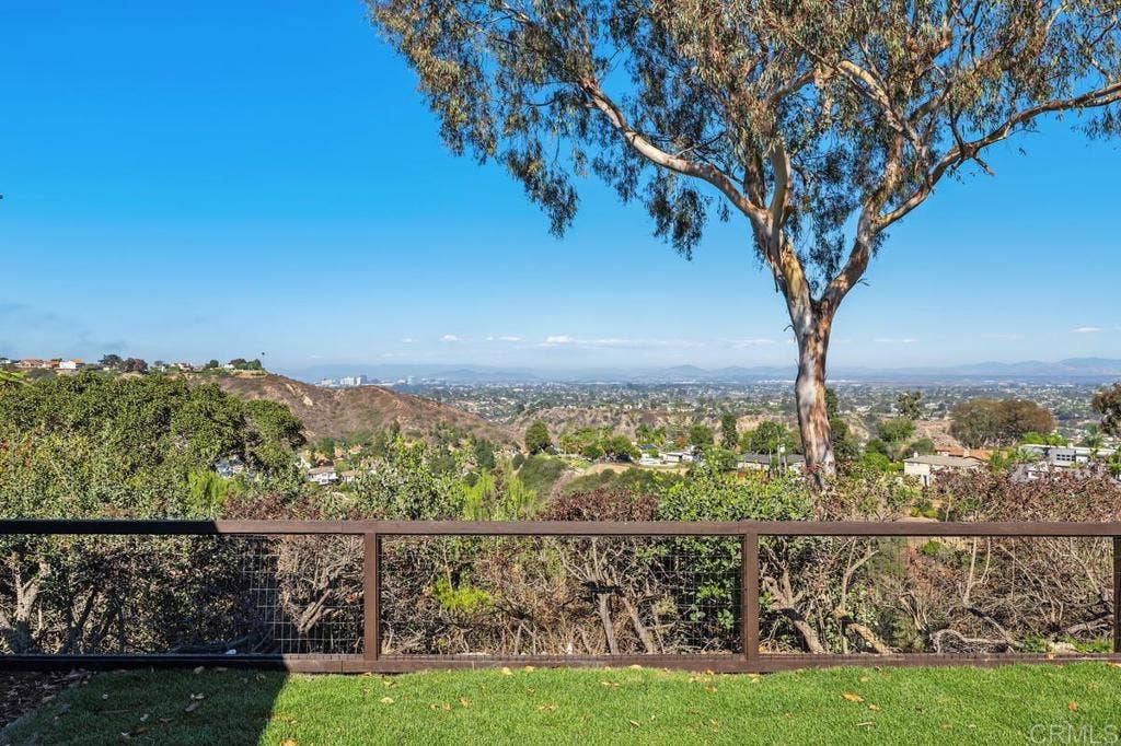 5877 Soledad Mountain Road, La Jolla, CA 92037