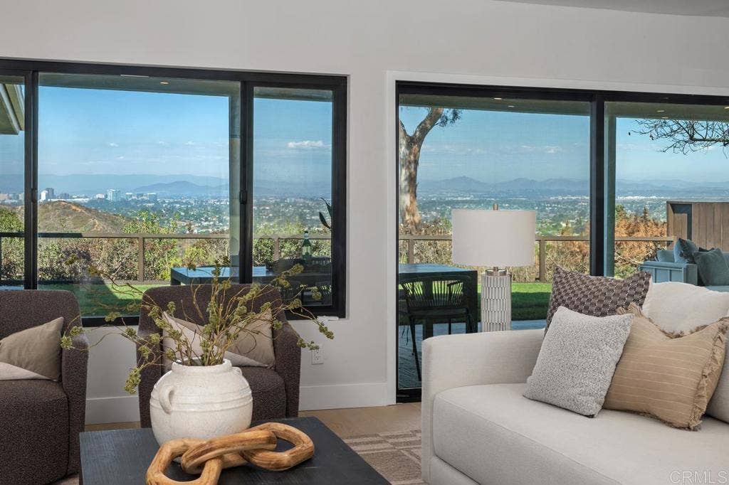 5877 Soledad Mountain Road, La Jolla, CA 92037