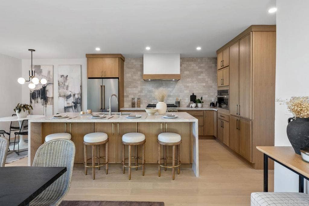 5877 Soledad Mountain Road, La Jolla, CA 92037
